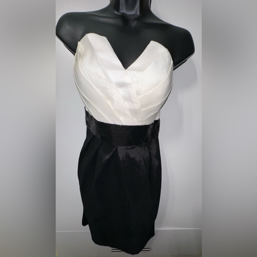 Calvin Klein | Stunning Strapless Dress with Built In Bra - Size 6